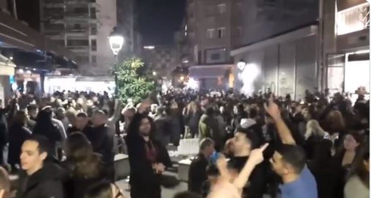 Οι Θεσσαλονικείς τραγουδούν Καρρά