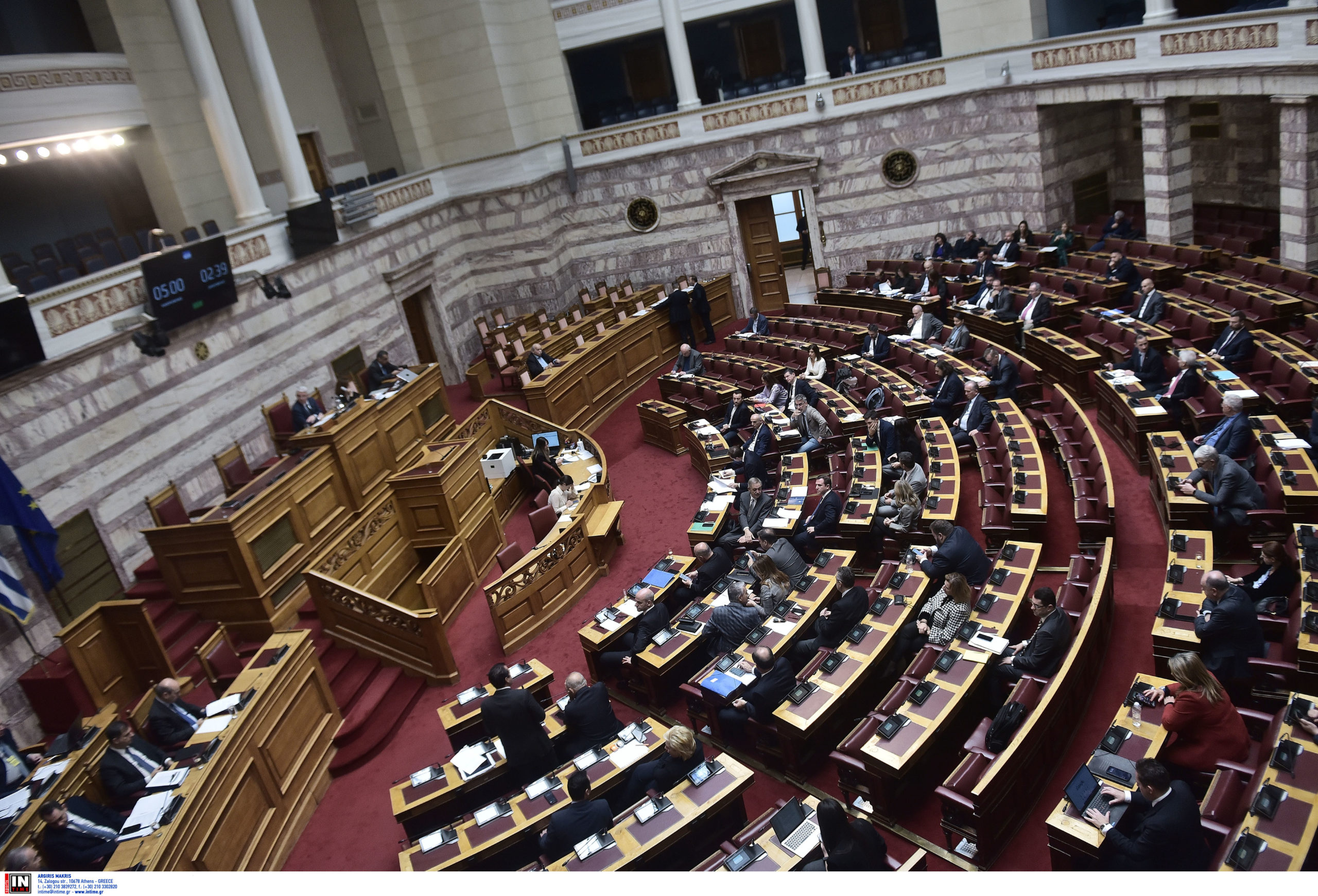 Boυλή: Ευρεία πλειοψηφία «εξασφάλισε» η επιστολική ψήφος στις ευρωεκλογές