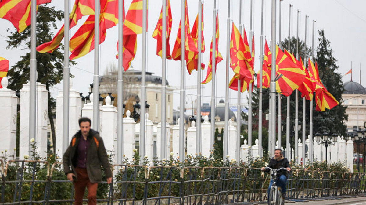 Βόρεια Μακεδονία: «Διπλές» εκλογές την Τετάρτη – «Βλέπουν» επικράτηση του δεξιού αντιπολιτευόμενου VMRO-DPMNE