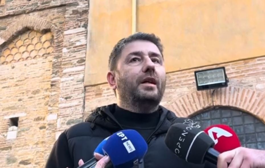 Βασίλης Καρράς: Στο λαϊκό προσκύνημα ο Νίκος Ανδρουλάκης – «Τον αγάπησε όλη η Ελλάδα»