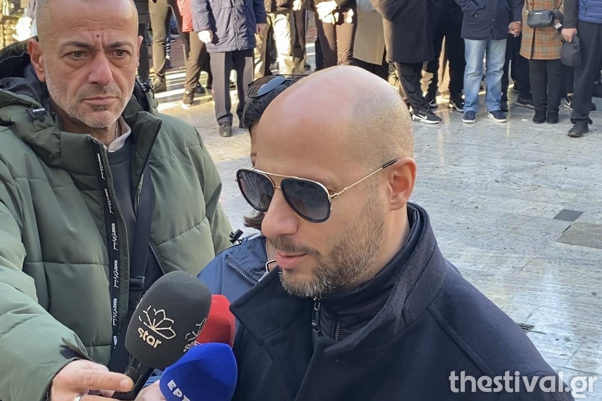 Βασίλης Καρράς: Θαυμαστής του ταξίδεψε από την Γερμανία στην Θεσσαλονίκη για να τον αποχαιρετήσει