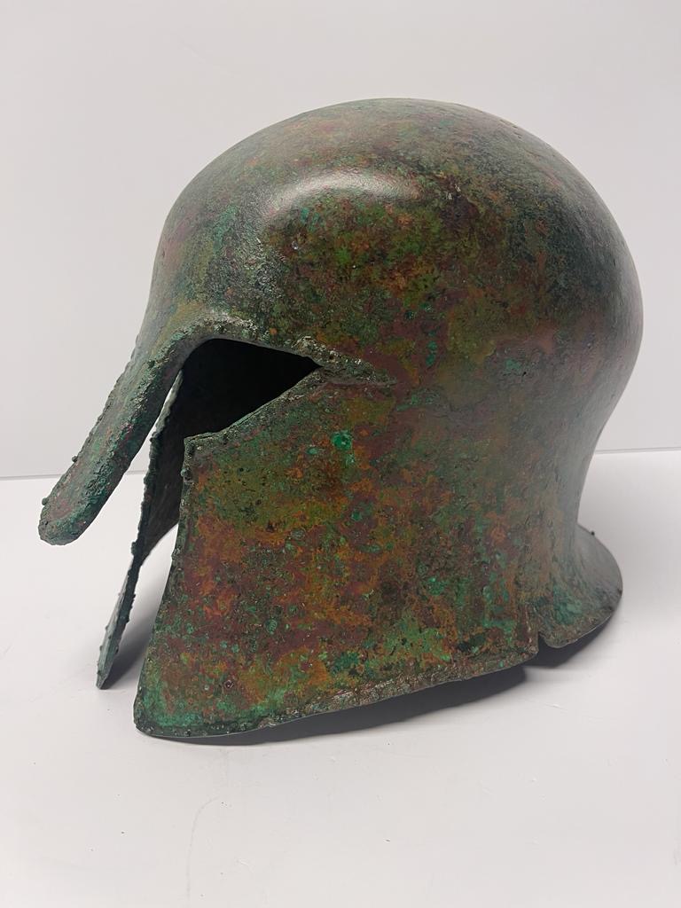 αρχαιότητες κορινθιακό κράνος