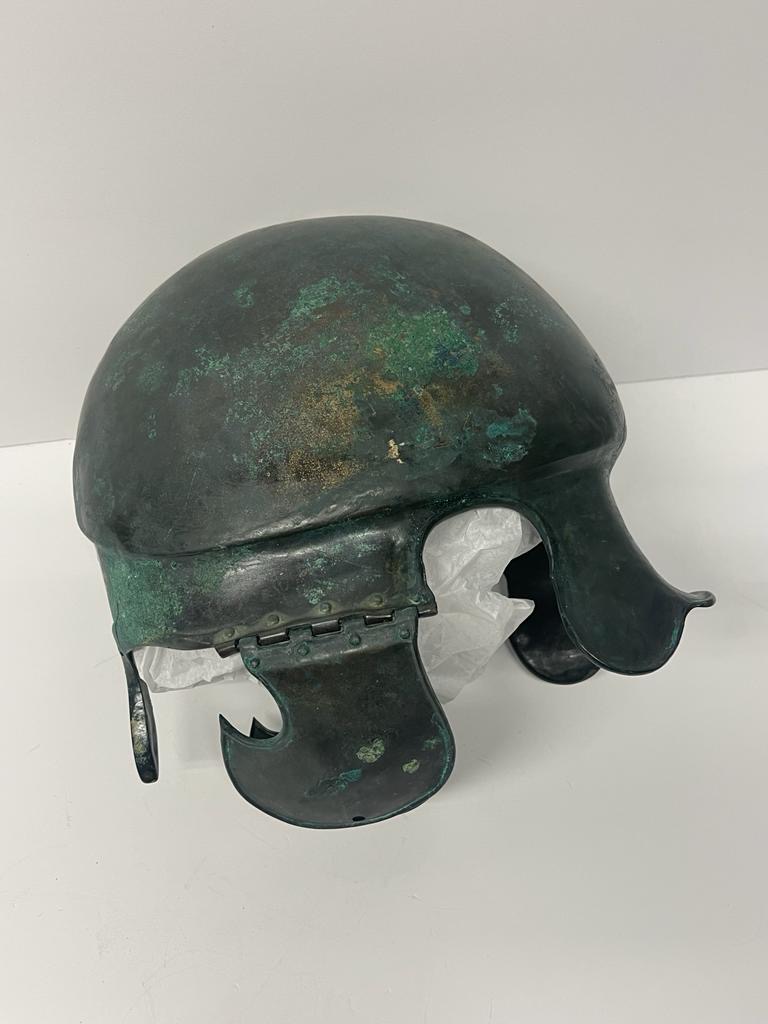 αρχαιοότητες χαλκιδικό κράνος