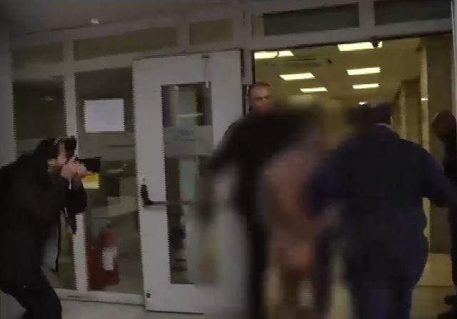 Ασπρόπυργoς: Βαρύ κατηγορητήριο για τον 17χρονο Ρομά – Τι ισχυρίστηκε για την μοιραία καταδίωξη με τον νεκρό αστυνομικό