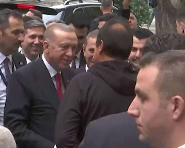 Ο Αταμάν υποδέχθηκε τον Ερντογάν στην τουρκική πρεσβεία – Ο καφές και η πρόταση για το φιλικό μπάσκετ