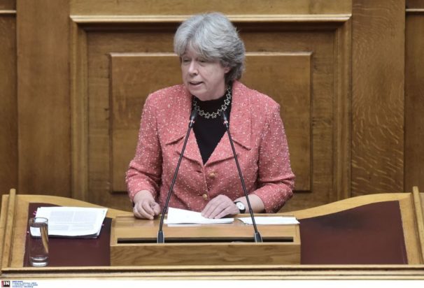 Αθηνά Λινού