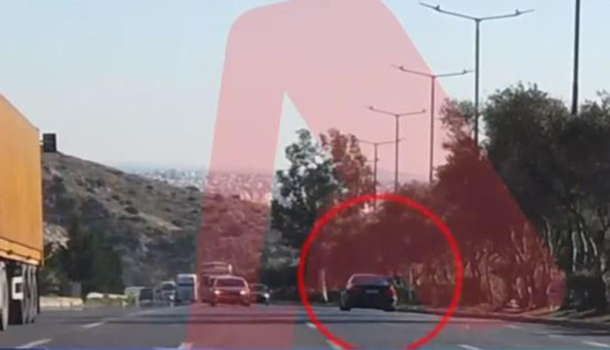 Αυτοκίνητο κινούνταν ανάποδα στο Πέραμα