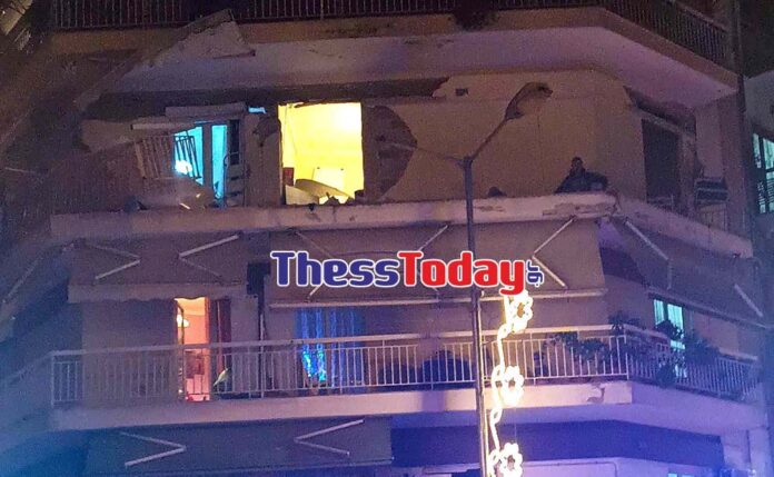 Θεσσαλονίκη: Βομβαρδισμένο τοπίο η γειτονιά στις Συκιές μετά την έκρηξη – ΦΩΤΟ και ΒΙΝΤΕΟ
