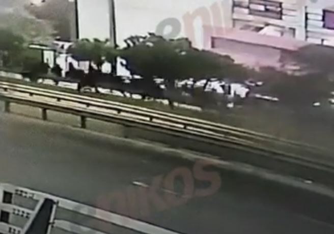 Ρέντης: Βίντεο ντοκουμέντο από τα επεισόδια – Χούλιγκαν ρίχνουν φωτοβολίδες και τρέχουν να κρυφτούν στο γήπεδο