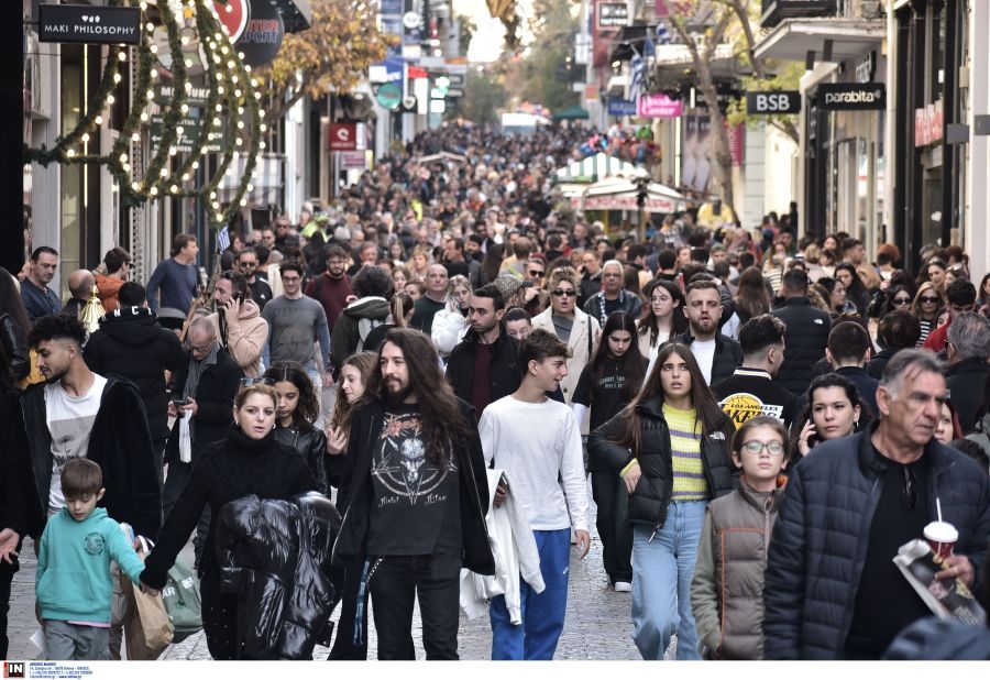 Κοσμοσυρροή στην Ερμού για τις τελευταίες αγορές της Πρωτοχρονιάς – Πότε κλείνουν τα καταστήματα στην Αθήνα – ΒΙΝΤΕΟ