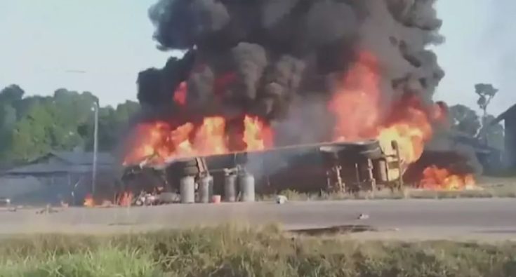 Λιβερία φωτιά βυτιοφόρο