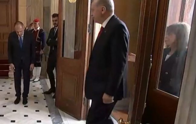 Γεραπετρίτης υπόκλιση