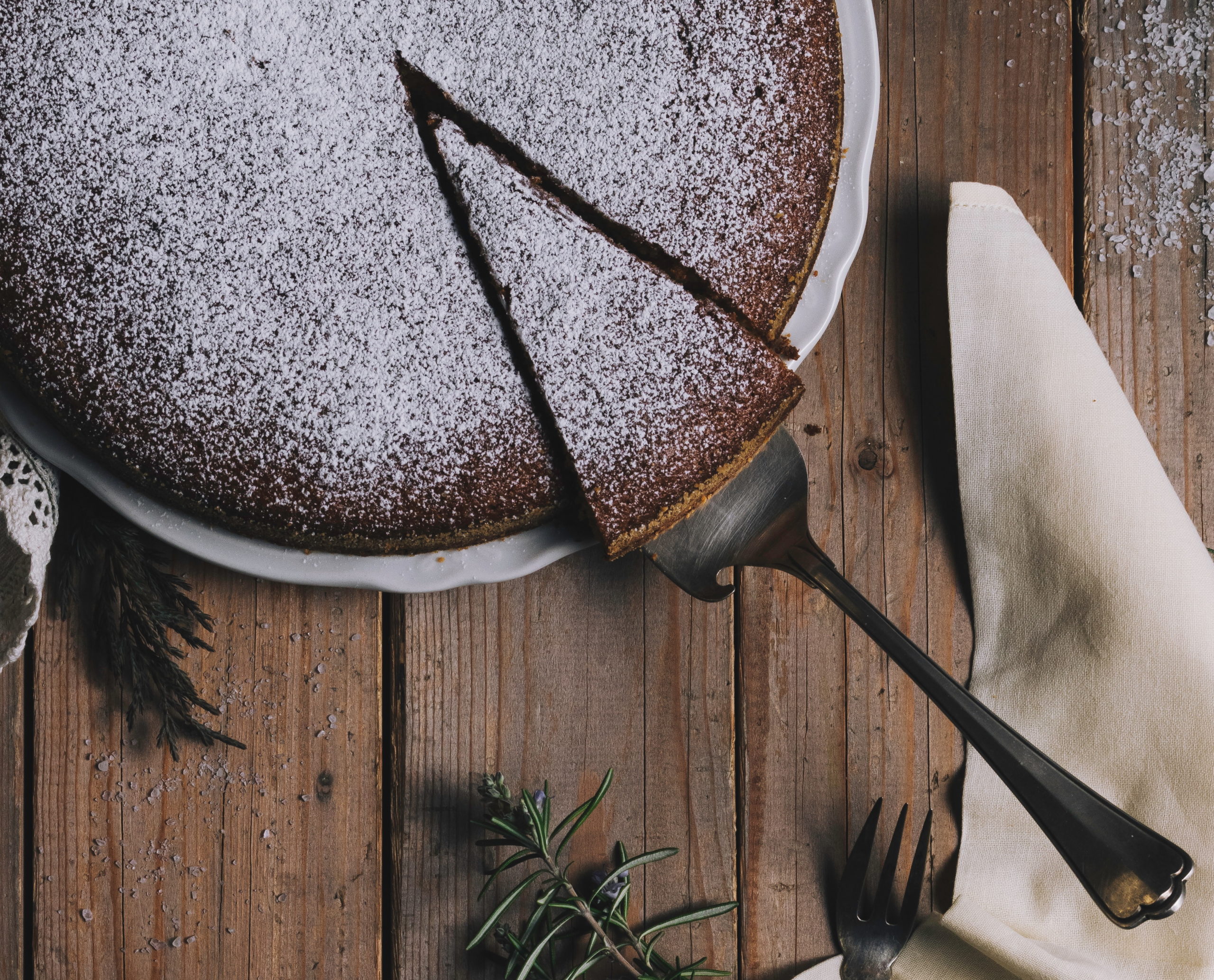 Η κλασική συνταγή από τα ’80s για το πιο εύκολο γιορτινό κέικ που έχετε φτιάξει ποτέ