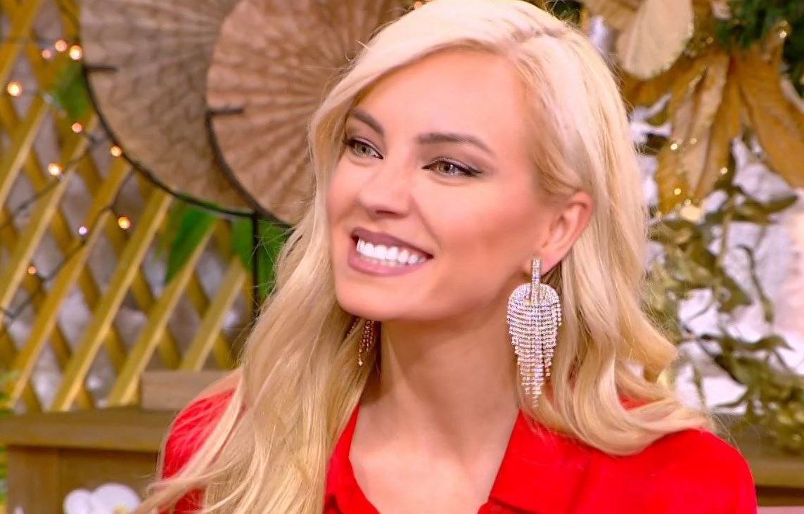 Τζούλια Νόβα