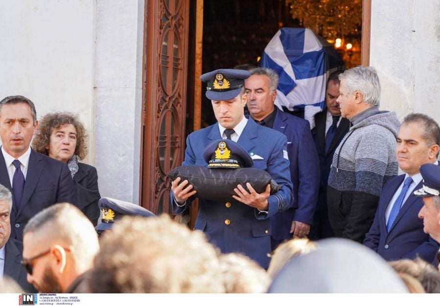 Επαμεινώνδας Κωστέας: Σκεπασμένο με την ελληνική σημαία το φέρετρο – «Τα έδινε όλα για την πατρίδα»