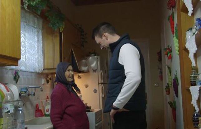 Κασσελάκης: Συνάντησε την γιαγιά που δώρισε ασθενοφόρο