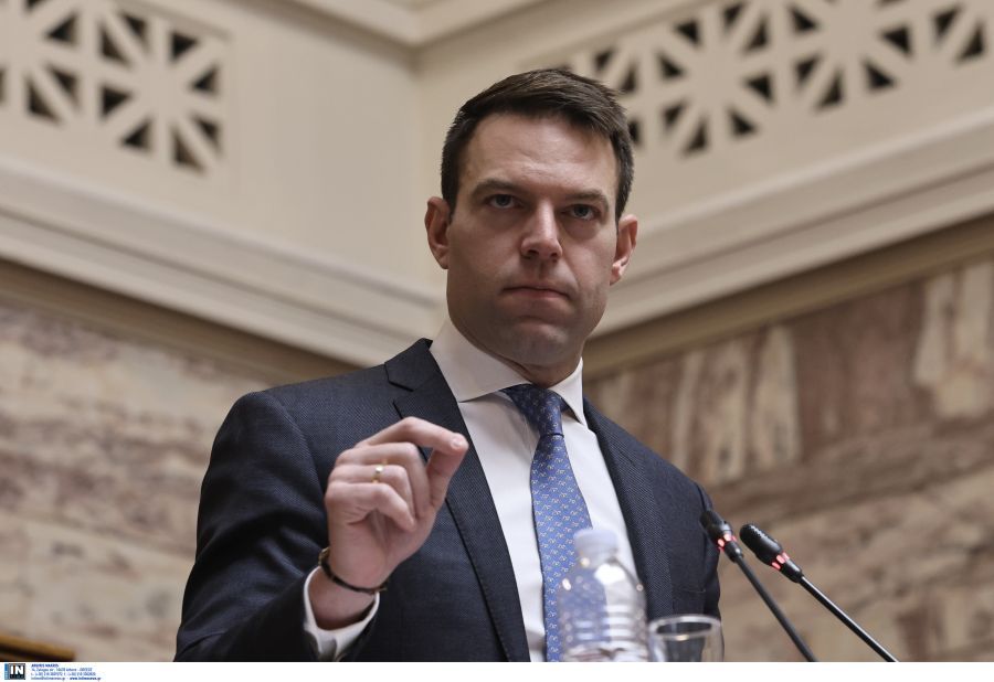 Κασσελάκης: «Δεν περιμένω από τον κ. Γεραπετρίτη να υποκλιθεί μπροστά στην τέχνη, αλλά τουλάχιστον ας την αφήσει στην ησυχία της»