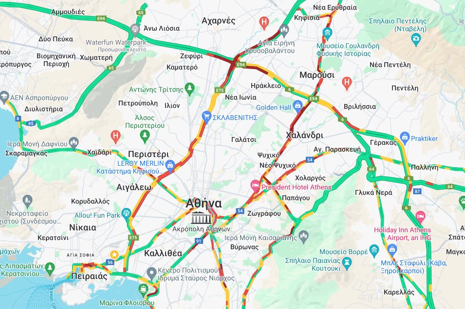 Στο «κόκκινο» η κυκλοφορία σε Κηφισό, Κηφισίας και στο κέντρο της Αθήνας – Καθυστερήσεις και στην Αττική οδό