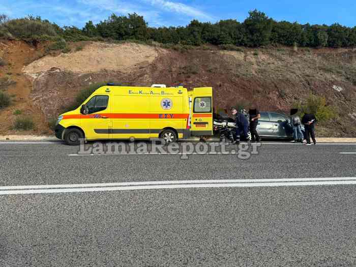 Τροχαίο στη Φθιώτιδα – Λεωφορείο έπεσε πίσω από αυτοκίνητο και το «πέταξε» στο αντίθετο ρεύμα