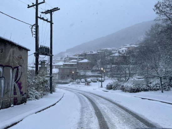 Λάρισα: «Στα λευκά» ορεινές περιοχές - Δείτε βίντεο