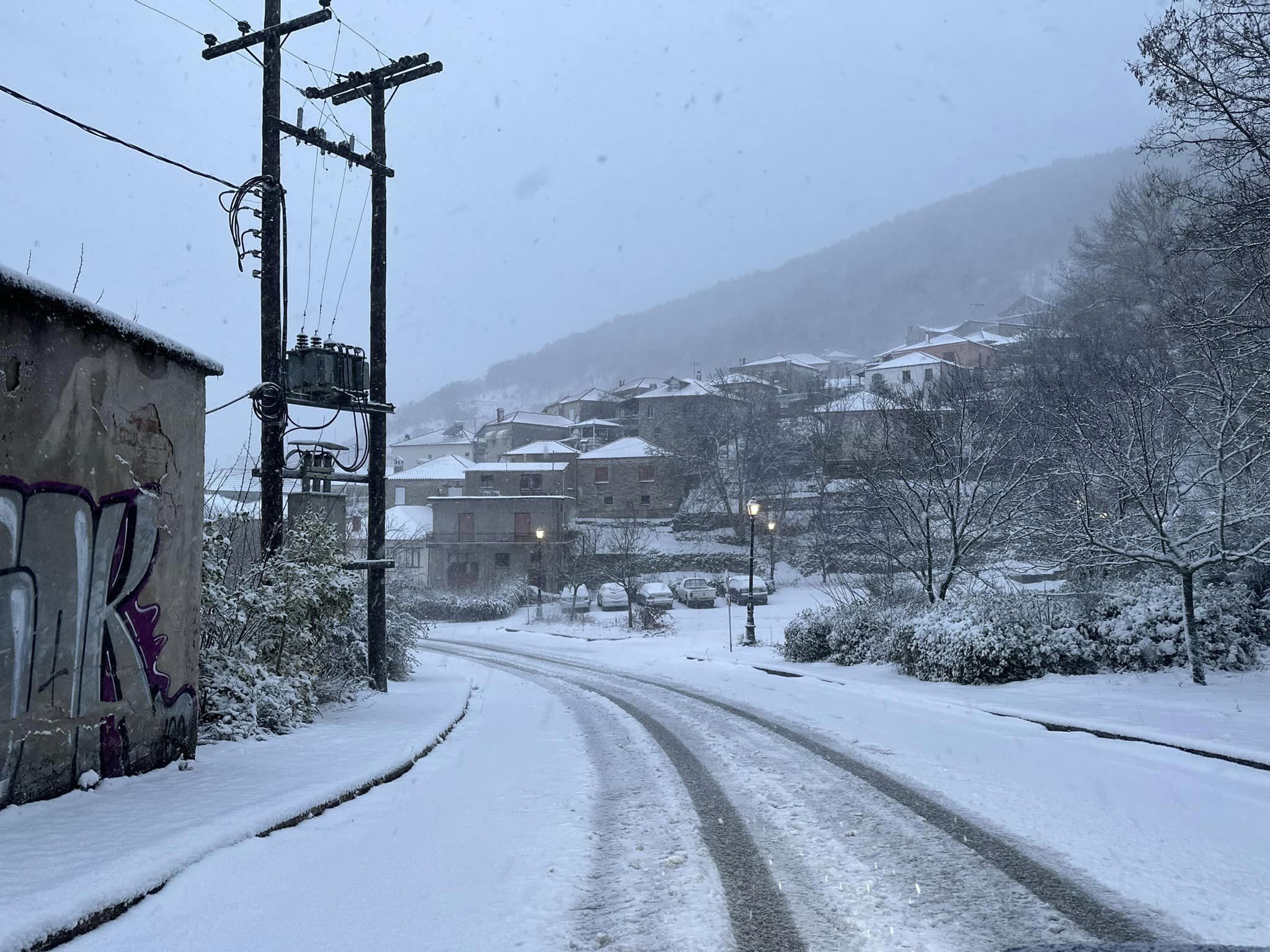 Λάρισα: «Στα λευκά» ορεινές περιοχές - Δείτε βίντεο