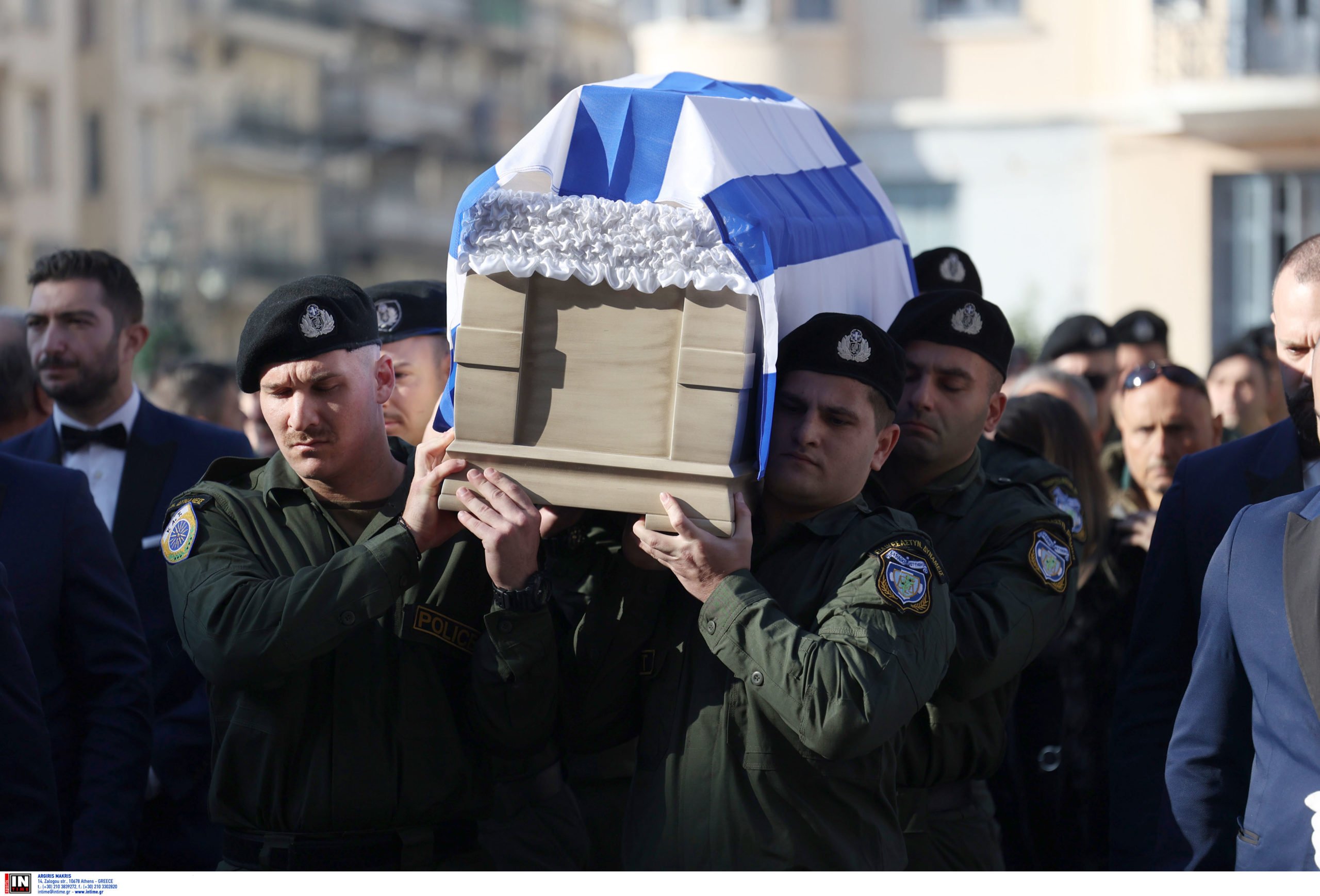 Γιώργος Λυγγερίδης: Ράγισαν καρδιές στην κηδεία του 31χρονου αστυνομικού – Φώναξαν «αθάνατος»