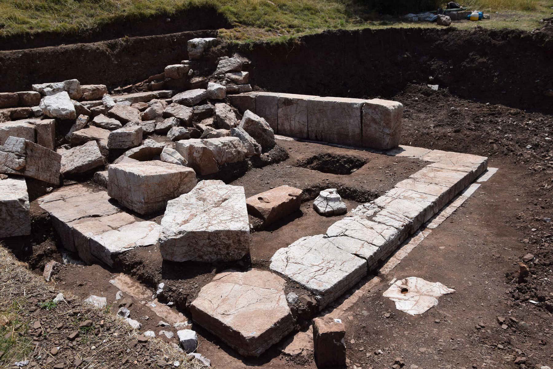 Αρχαιολόγοι εξέτασαν «ακουστικά» αρχαίο ελληνικό ιερό για να λύσουν ένα μυστήριο – Βρίσκεται στην κορυφή ενός βουνού της Αρκαδίας