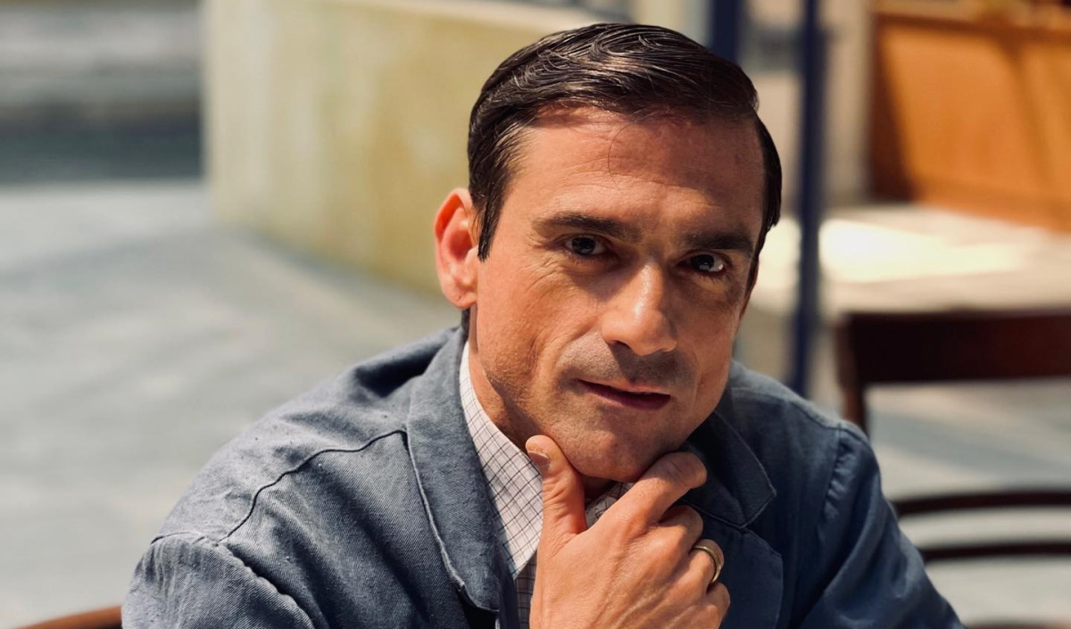 Μάνος Καζαμίας: Ο Βλησσάρης από τον «Παράδεισο των κυριών» μιλά στο enikos.gr για την συνεργασία του με τον Λάκη Λαζόπουλο