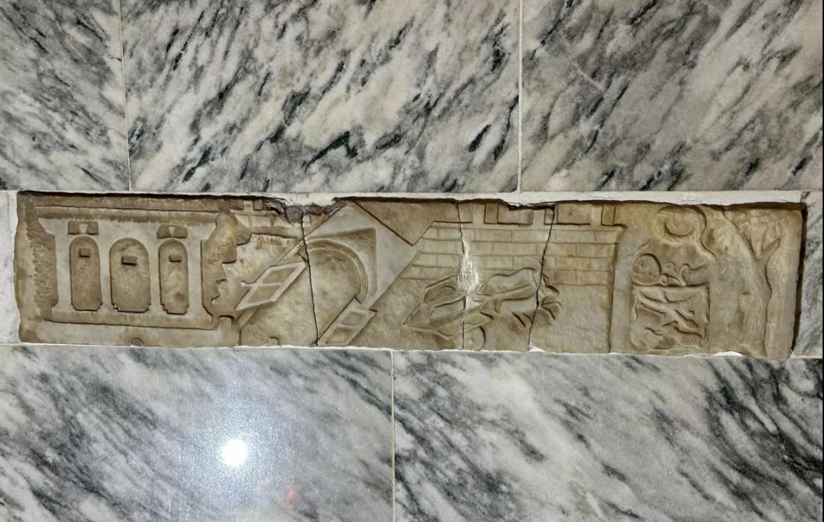 Το σουβενίρ στον τοίχο του σπιτιού ήταν αρχαίο μάρμαρο 2.000 ετών από την Πομπηία – Οι επιστήμονες δεν πίστευαν στα μάτια τους