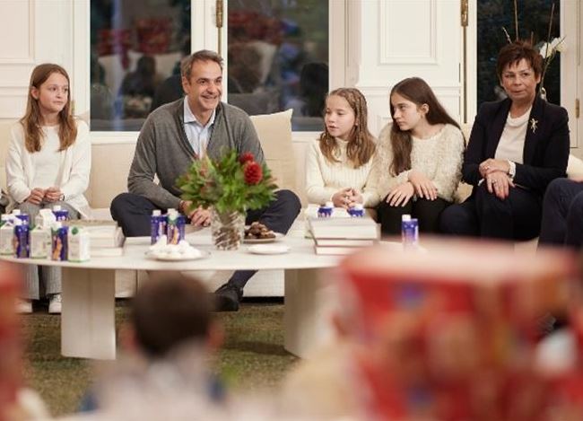 Ο Μητσοτάκης υποδέχθηκε μαθητές μειονοτικού σχολείου της Ξάνθης