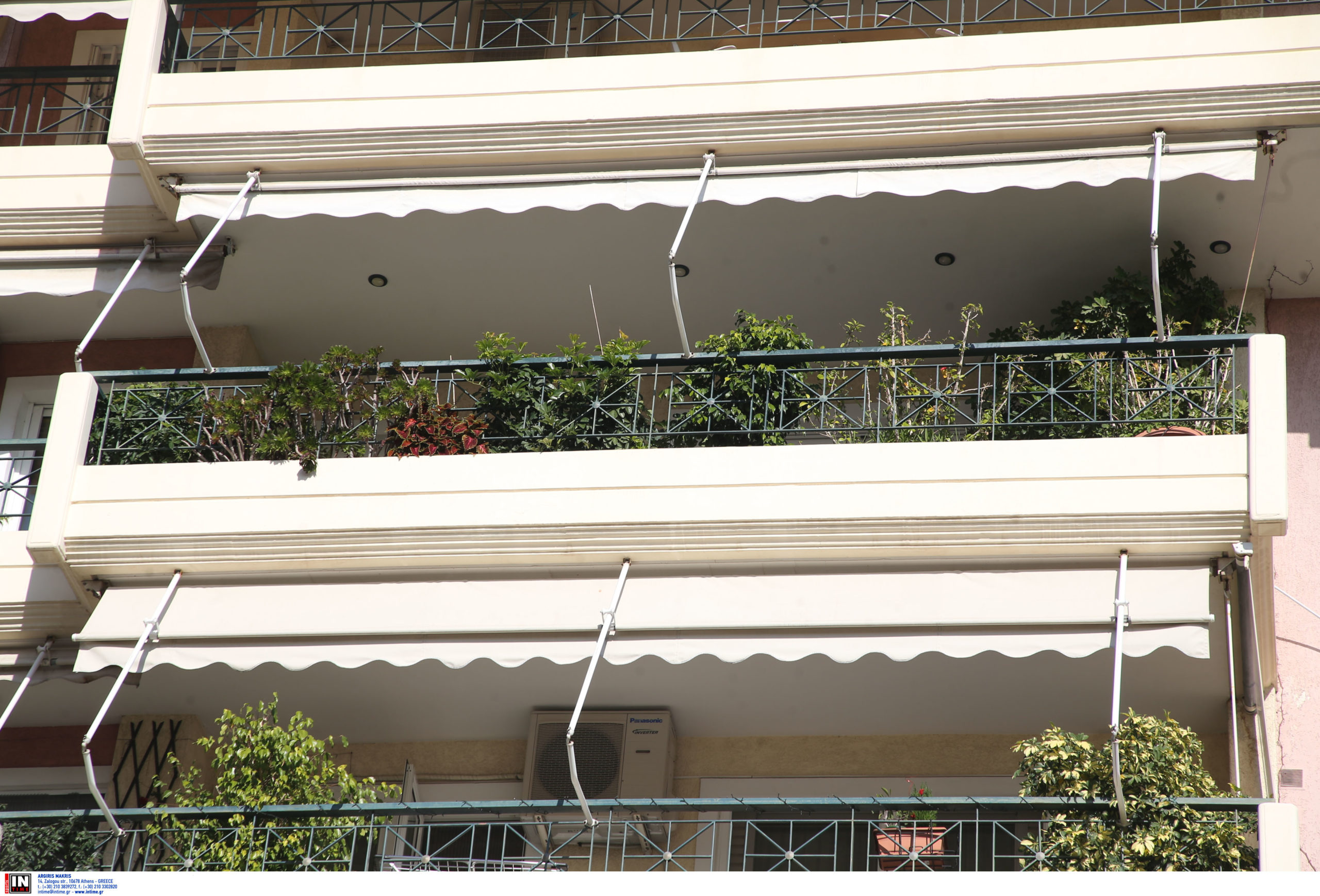 Αδελφοκτονία στη Νέα Σμύρνη: «Ο πατέρας τους ήταν κακοποιητικός, είχε γίνει καταγγελία» – Τι αποκαλύπτει φίλη της μητέρας