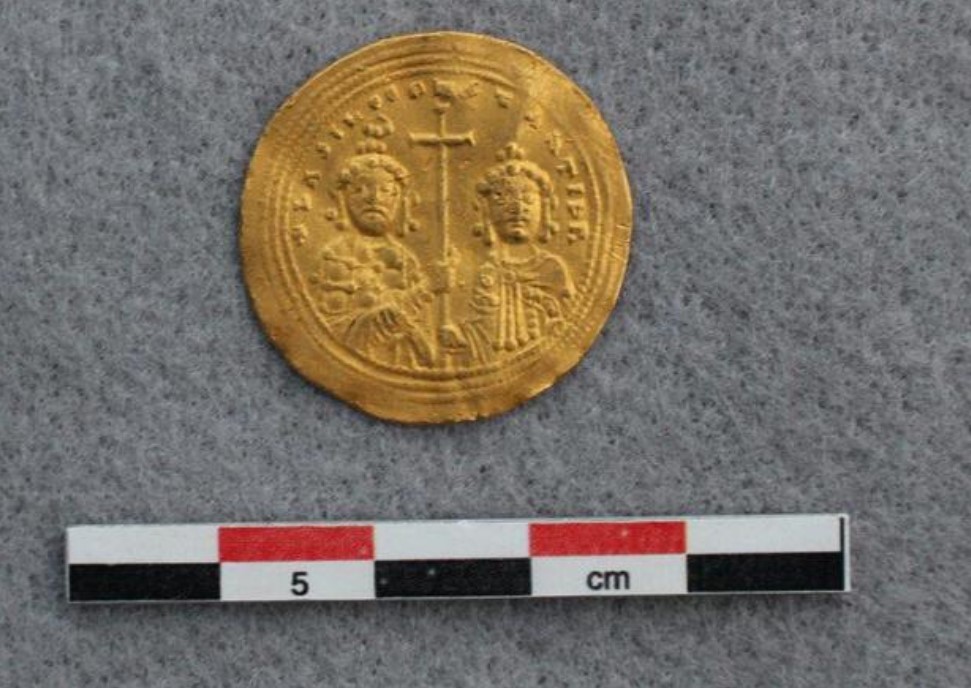Το αρχαίο χρυσό νόμισμα που βρέθηκε στην Νορβηγία.