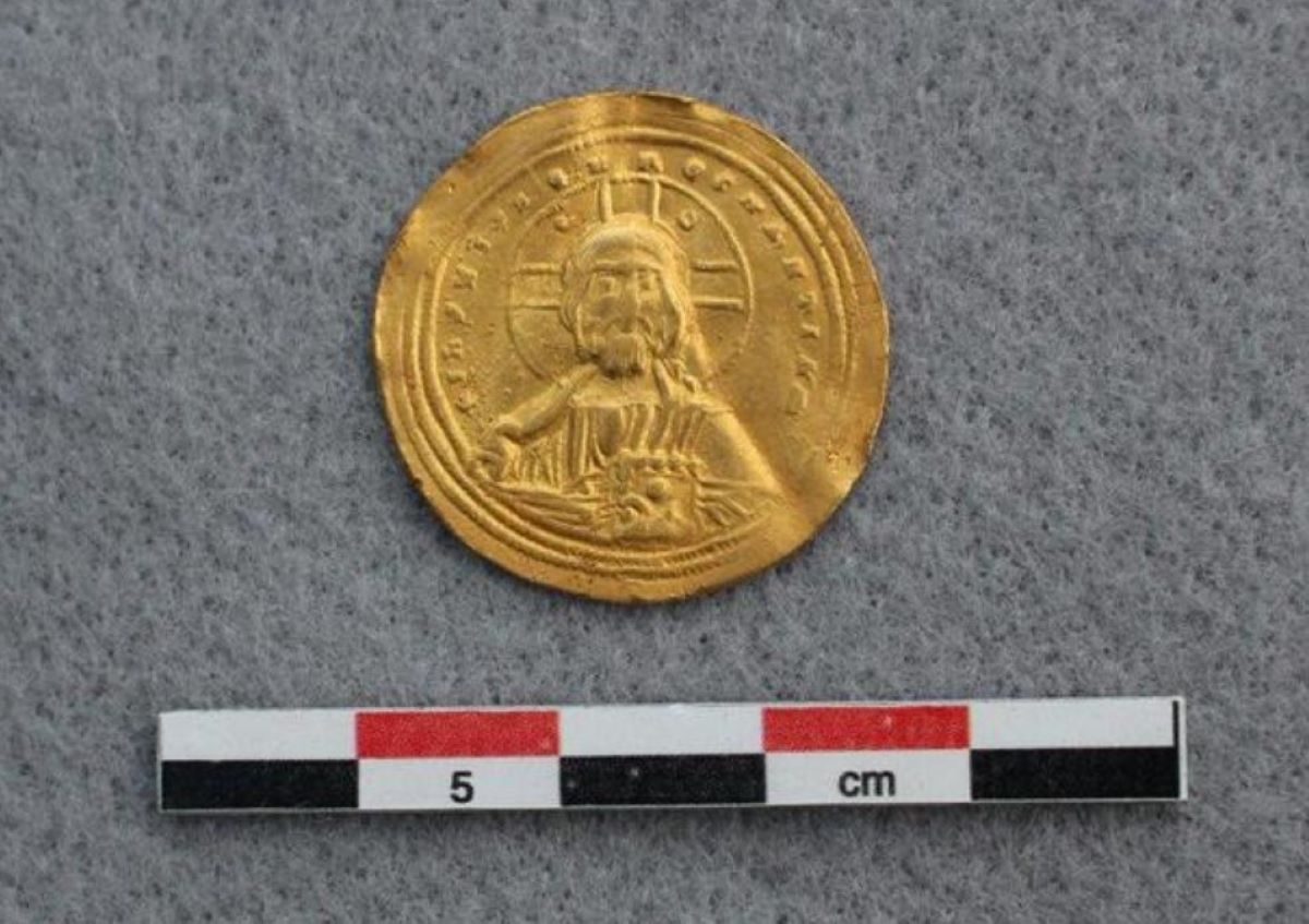 Το αρχαίο χρυσό νόμισμα που βρέθηκε στην Νορβηγία.