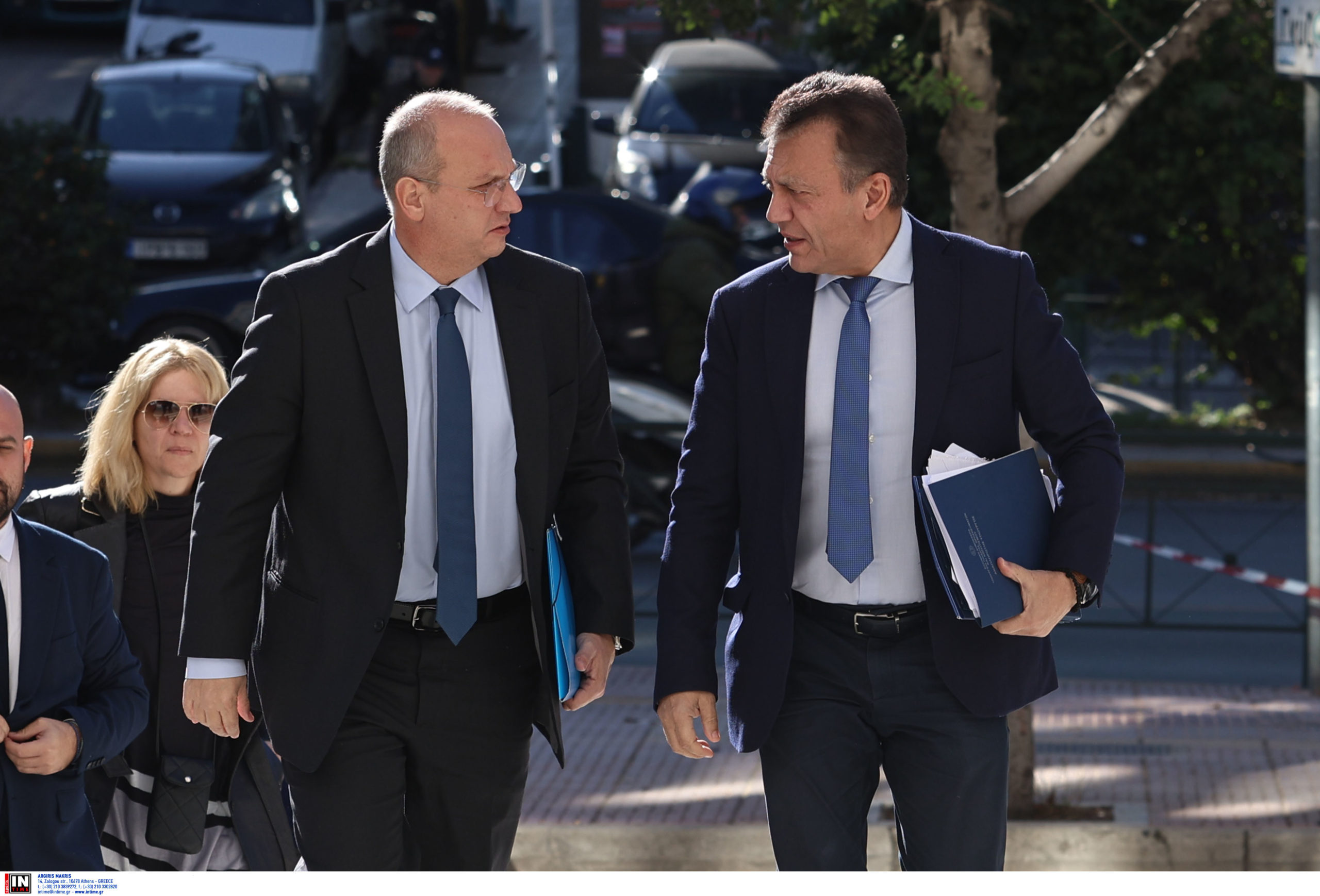 Οικονόμου – Βρούτσης στον Άρειο Πάγο: Κατέθεσαν φάκελο με 200 άτομα που έχουν εμπλακεί σε περιστατικά οπαδικής βίας