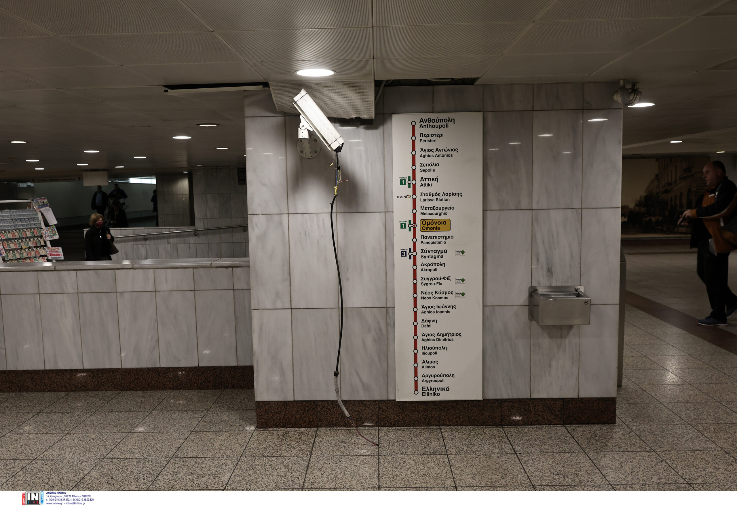 Βανδαλισμοί στον σταθμό του Μετρό στην Ομόνοια – Έσπασαν κάμερες και ακυρωτικά μηχανήματα