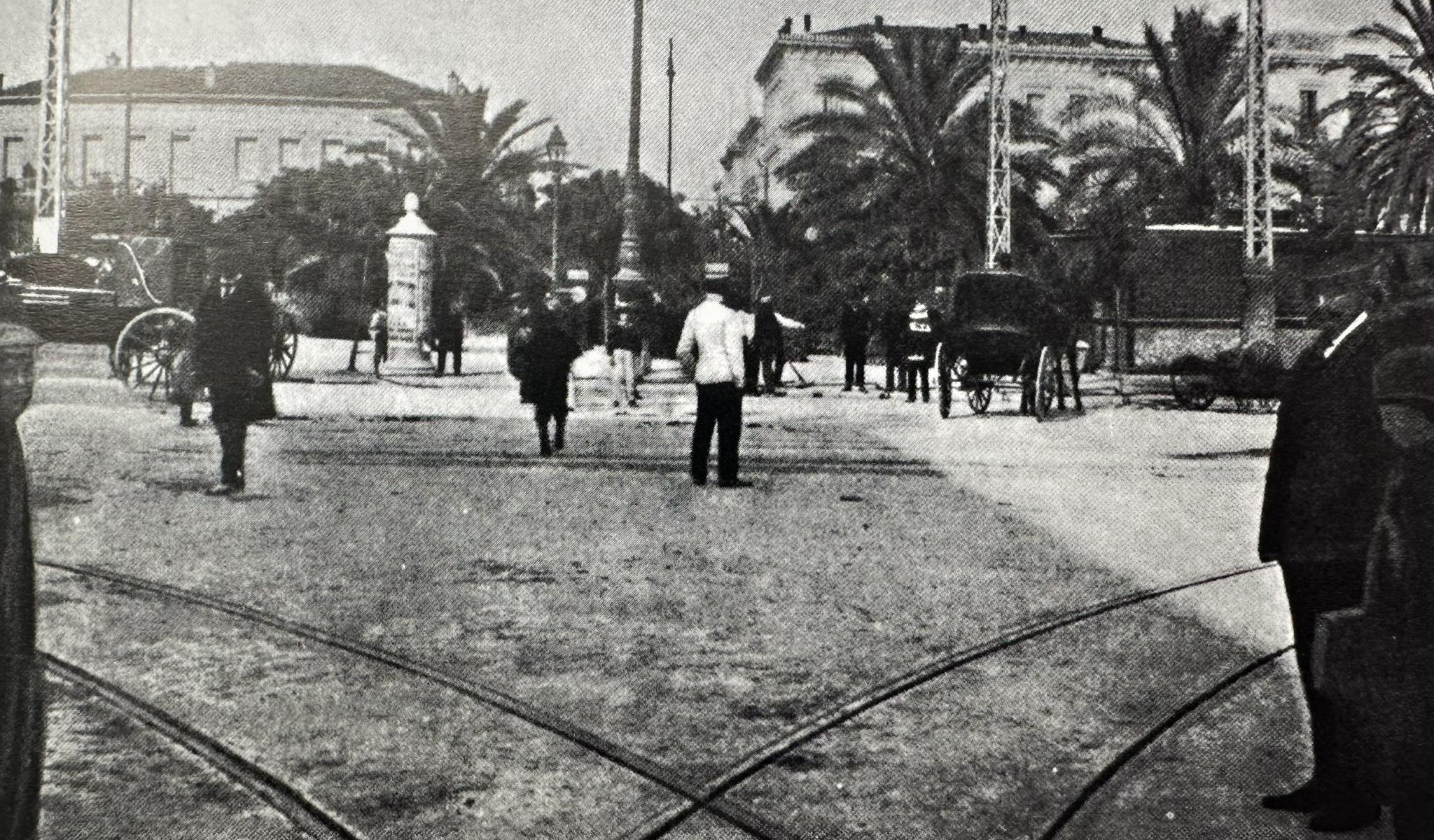 Κουίζ για την παλιά Αθήνα: Αναγνωρίζεις αυτή την πλατεία; Έχεις περάσει σίγουρα από εκεί