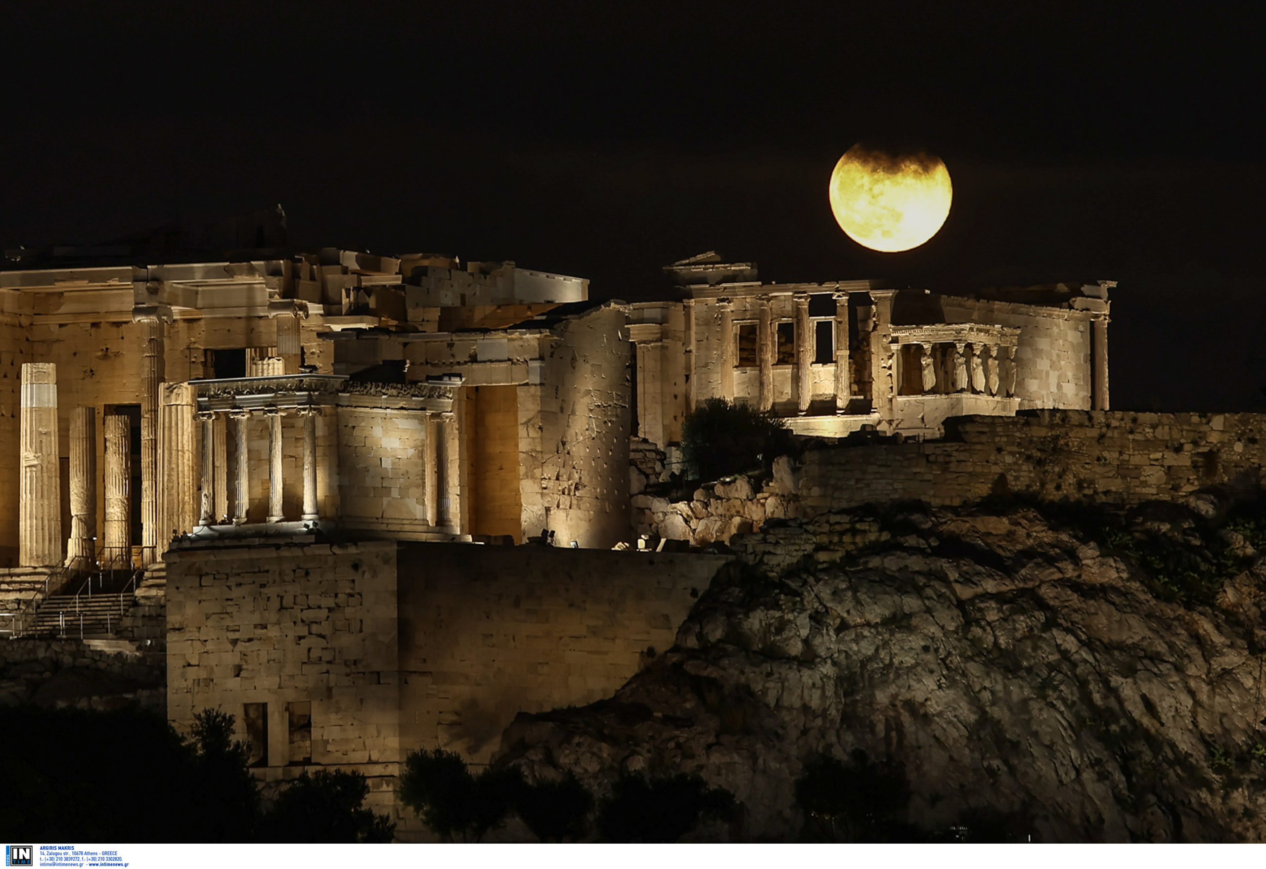 Ψυχρή Σελήνη: Εντυπωσιακές εικόνες από την τελευταία πανσέληνο του 2023