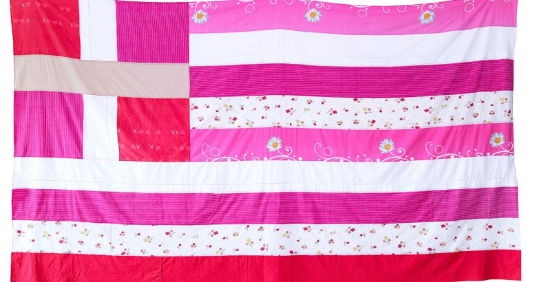 Αποσύρεται η ροζ σημαία από το Προξενείο της Ελλάδας στην Νέα Υόρκη