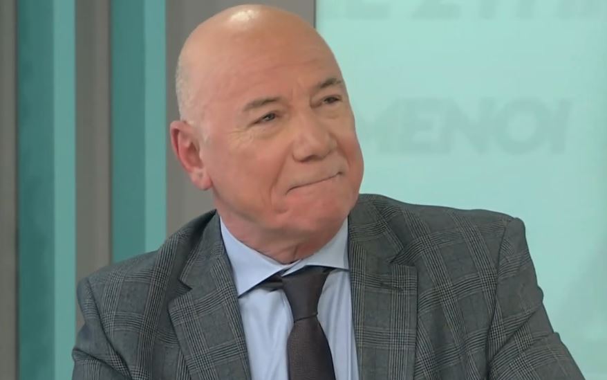 Μένιος Σακελλαρόπουλος: «Ο πατέρας μου δεν πείστηκε για μένα – Είναι ένα αγκαθάκι»