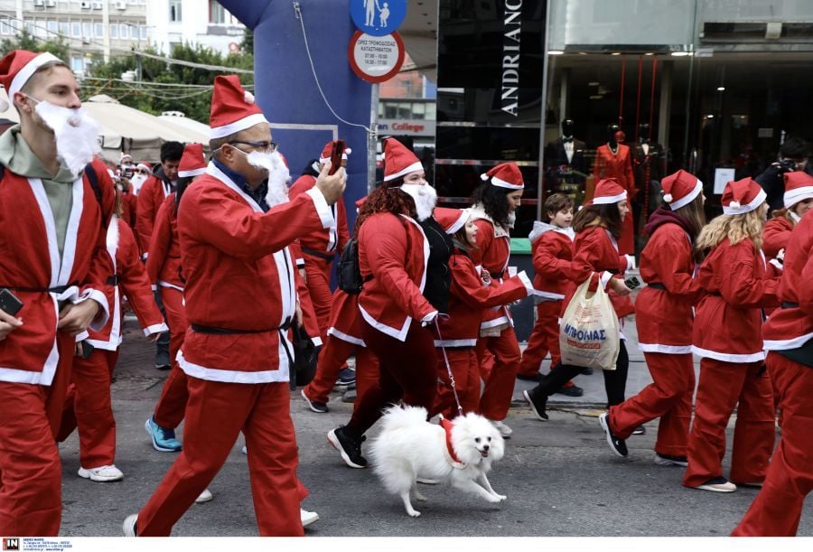 Πειραιάς: Δεκάδες μικροί και μεγάλοι Άγιοι Βασίληδες έτρεξαν στο «4o Santa Run Piraeus» – ΦΩΤΟ