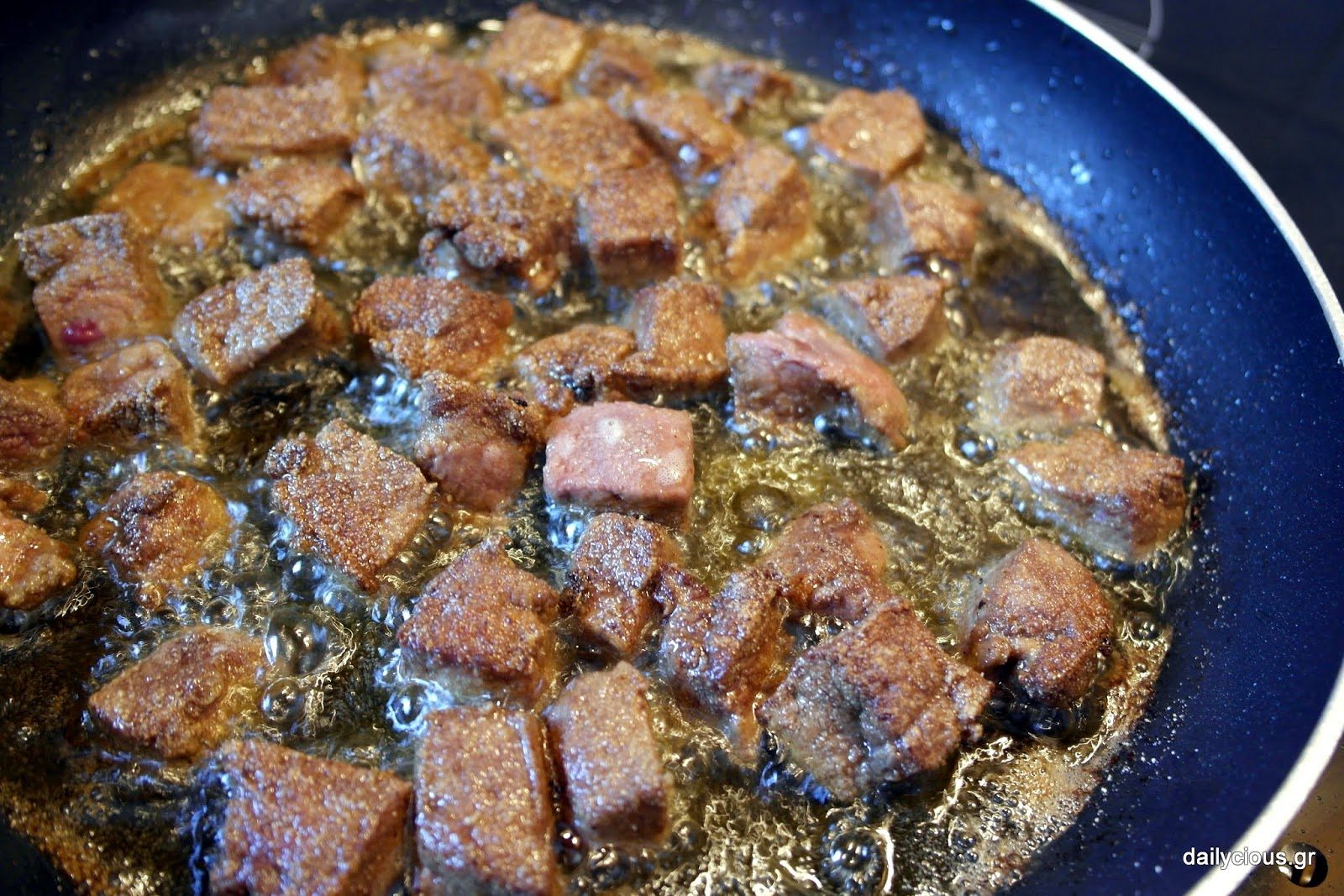 Χριστούγεννα: Το έθιμο του τηγανισμένου συκωτιού στις εκκλησίες