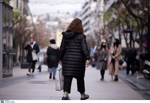 Θεσσαλονίκη: Στην αγορά για τα τελευταία ψώνια οι καταναλωτές – Τι ώρα κλείνουν τα καταστήματα