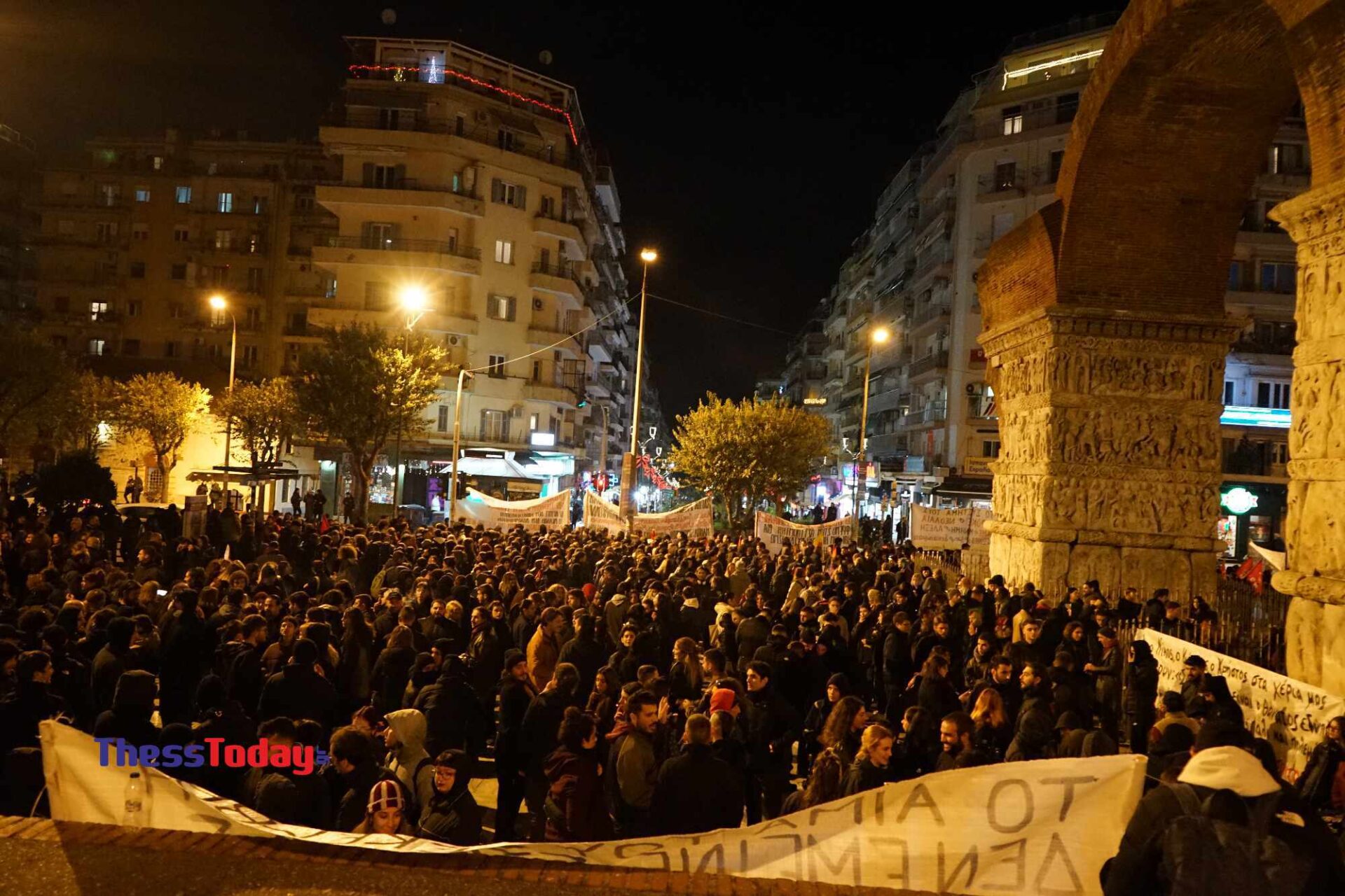 Θεσσαλονίκη: Σε εξέλιξη η πορεία για την επέτειο της δολοφονίας Γρηγορόπουλου – ΦΩΤΟ και ΒΙΝΤΕΟ