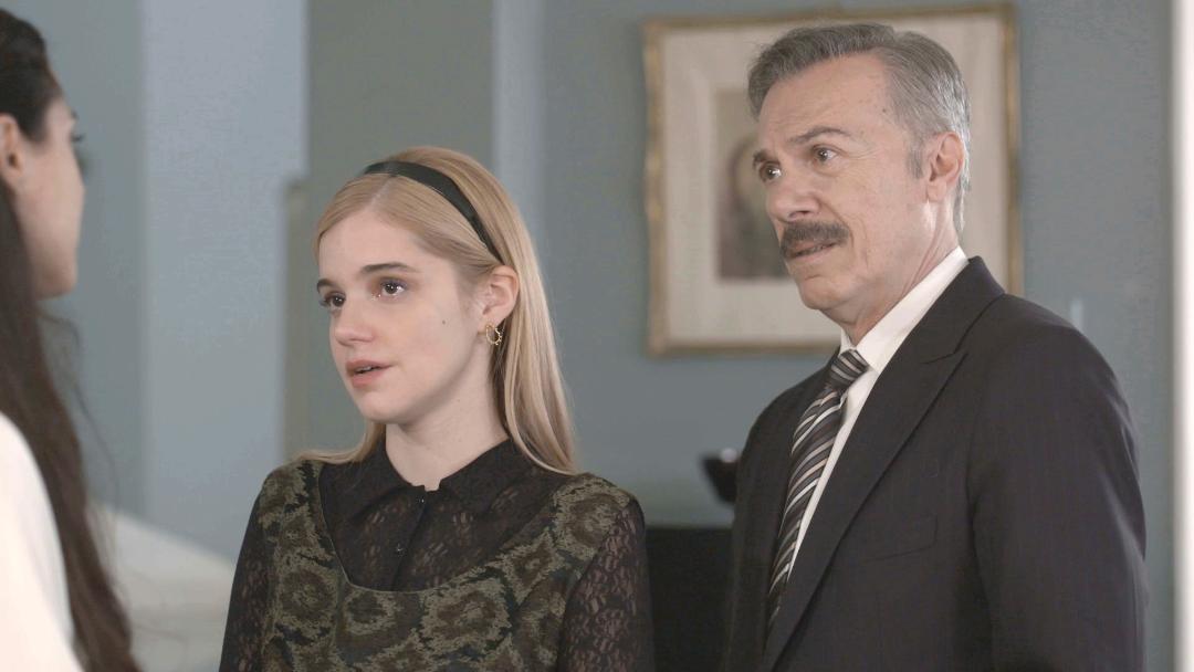 Ο Παράδεισος των κυριών – Η Αμαλία μαθαίνει πως ο Άγης δεν είναι βιολογικό παιδί του Χριστόφορου και της Βικτώριας