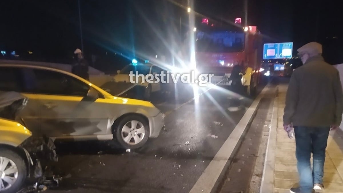 Τροχαίο στη Θεσσαλονίκη: Αυτοκίνητο εξετράπη της πορείας του – Μία τραυματίας