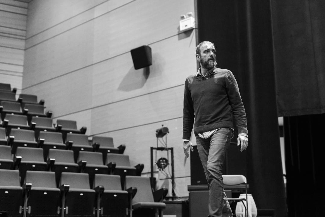 Ο Σωτήρης Τσαφούλιας επιστρέφει στο Ίδρυμα Μιχάλης Κακογιάννης και μας μαθαίνει την «Αξία της ζωής»