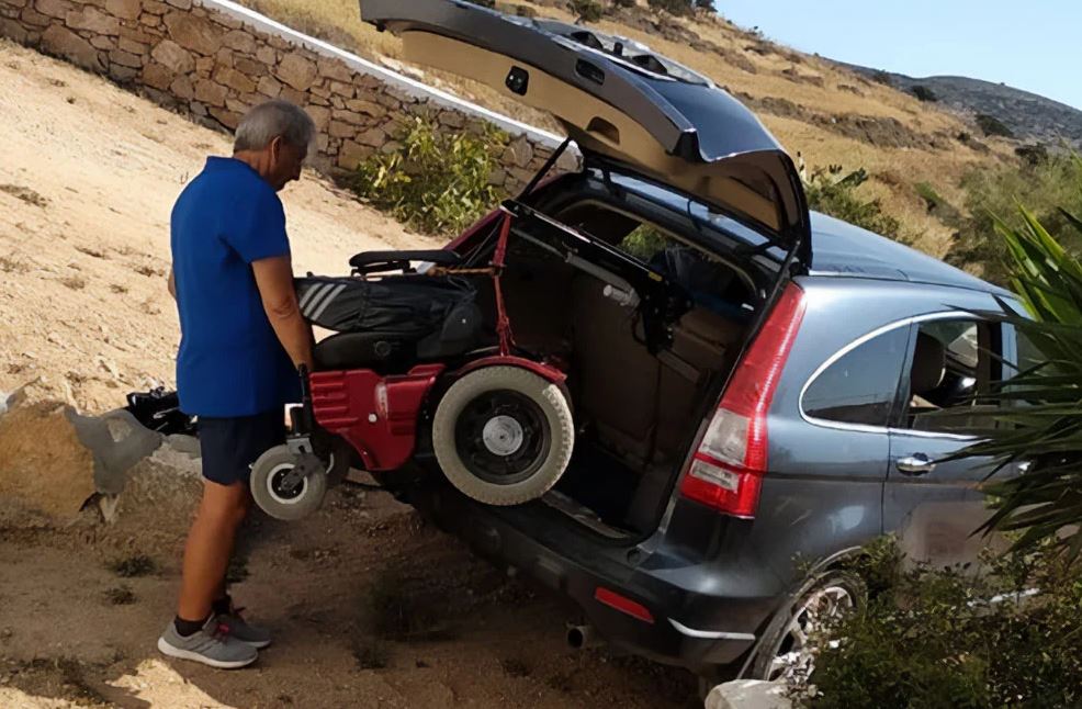 Θεσσαλονίκη: Έκλεψαν το αναπηρικό αμαξίδιο πρώην ευρωβουλευτή του ΠΑΣΟΚ