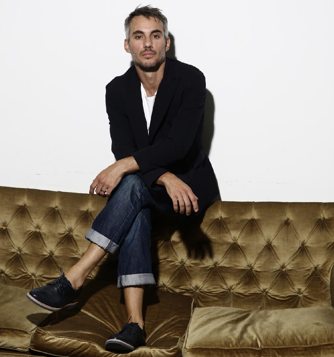 Δημήτρης Τσιγκριμάνης: Ο γιατρός-μαθητής του Λούλη στον Όρκο ΙΙ το παίζει σε διπλό θεατρικό ταμπλό