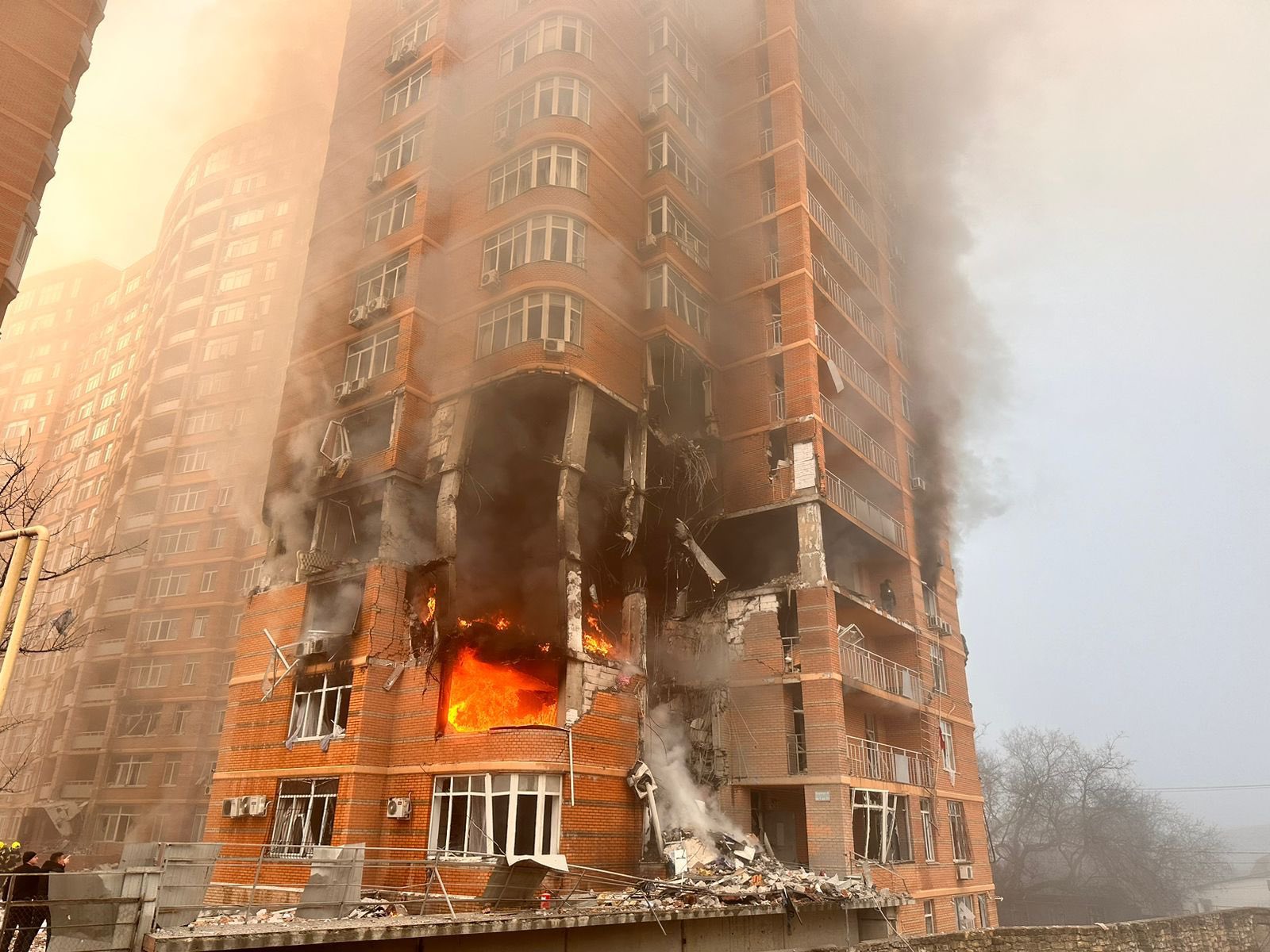 Ουκρανία: Πολύνεκρη ρωσική επίθεση – Οι έντονες αντιδράσεις από τη Δύση και το άγνωστο αντικείμενο στον εναέριο χώρο της Πολωνίας