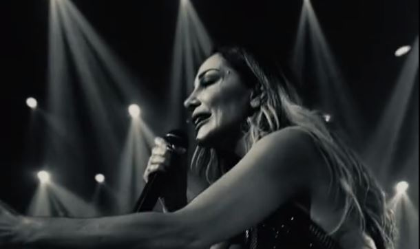 Δέσποινα Βανδή: Η αφιέρωση στον Μπισμπίκη και η επική αντίδραση του ηθοποιού -ΒΙΝΤΕΟ